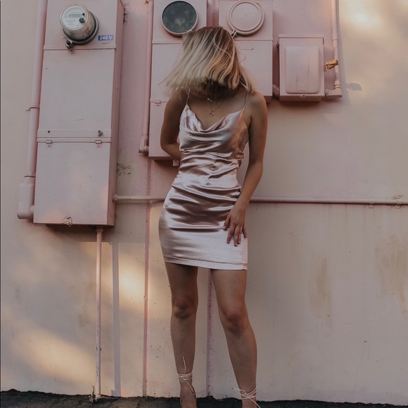 Pink silk mini dress - Picture 2 of 3